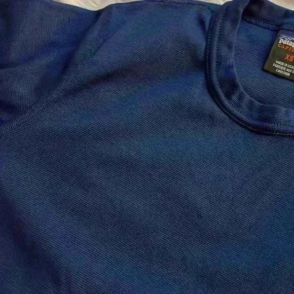 PATAGONIA - Women's Short Sleeve Athletic Shirt - XS - Like New - Picture 3 of 4